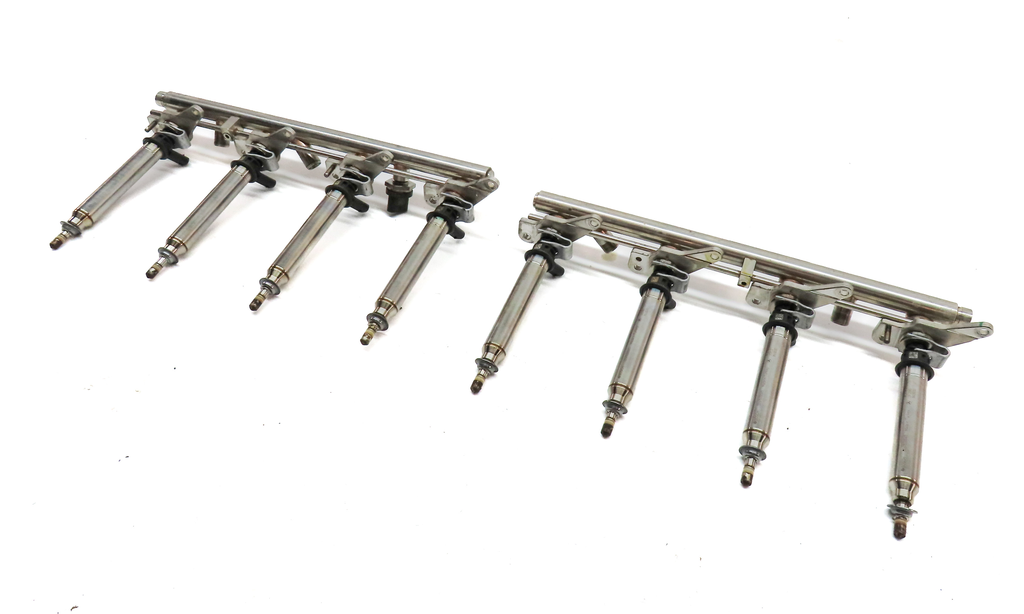 15 MERCEDES GL550 (X166) 4.6L LEFT & RIGHT ENGINE MOTOR FUEL RAIL & INJECTOR SET — exact item pictured